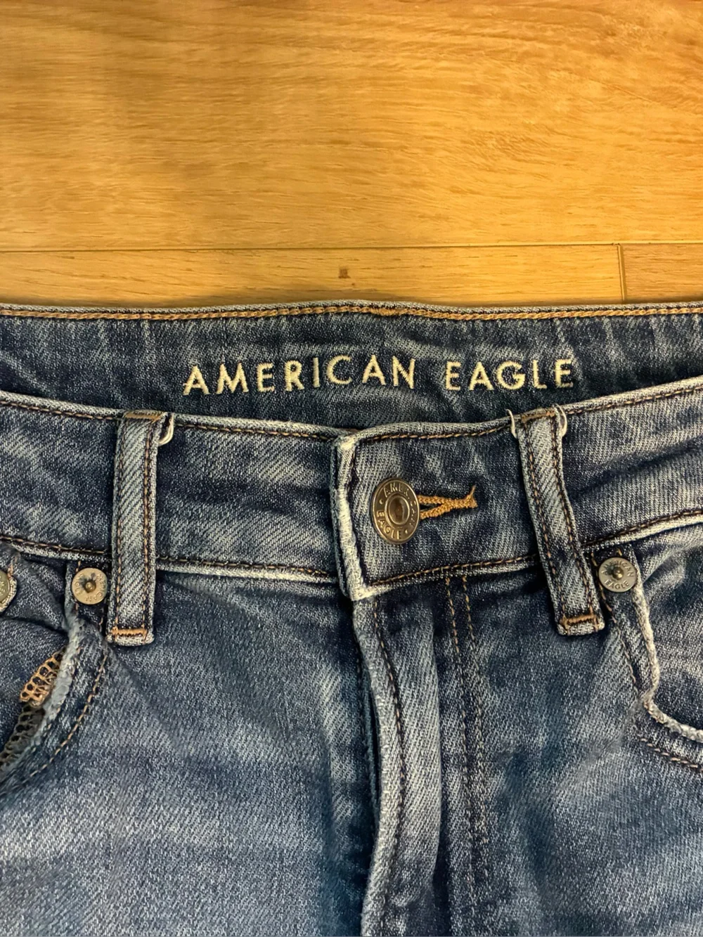 American Eagle Outfitters Light Wash Blue Jeans with Contrast Stitching